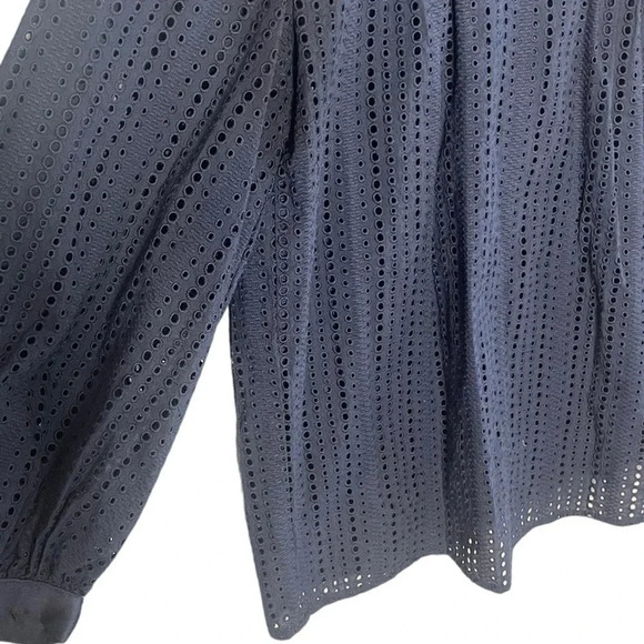 Banana Republic Women’s Sz Small Eyelet Mock Neck Blouse in Navy Blue - Picture 7 of 10